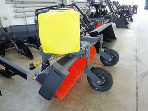 Изображение 3, МК-7 Щетка коммунальная МТЗ-80, 82, 1221, LOVOL-804 колеса 5.00х10,  с баком для воды (500л) САЛЬСК