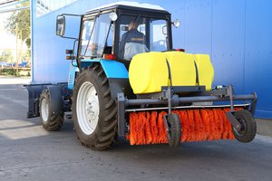 Изображение 1, МК-7 Щетка коммунальная МТЗ-80, 82, 1221, LOVOL-804 колеса 5.00х10,  с баком для воды (500л) САЛЬСК