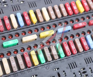 Изображение 3, 3722010-2008-C00/B Блок предохранителей FAW J7, 4180 (кабина) OE