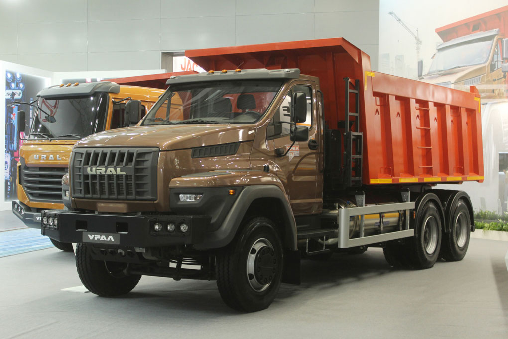 Капотный самосвал «Урал NEXT 6x4» с газобалонным оборудованием