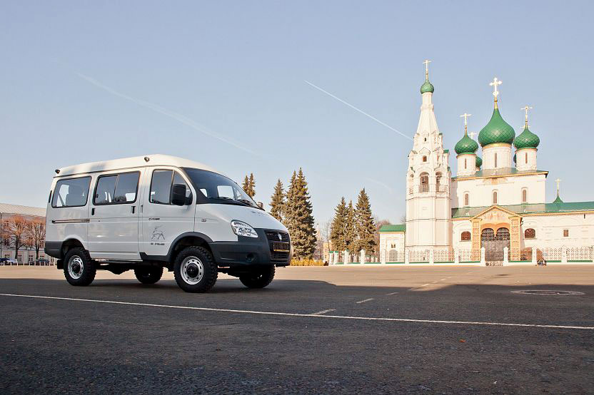 «Группа ГАЗ» вручила полноприводный автобус «Соболь БИЗНЕС» многодетной семье из Рыбинска